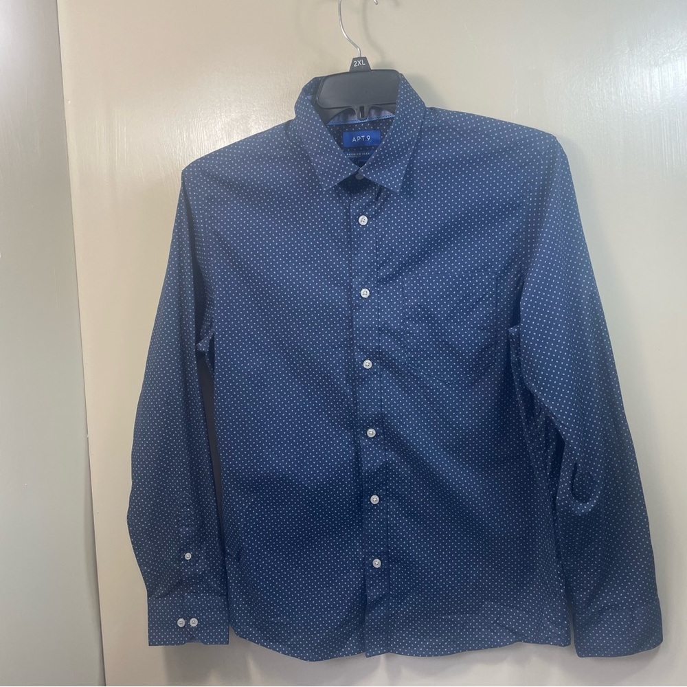Apt. 9 Blue and White Casual Button Down Shirt size M